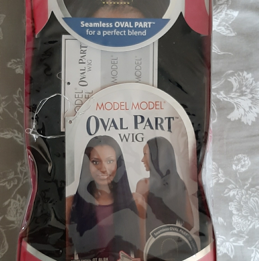 Oval part wig